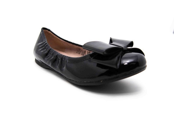 Venettini Girls 55-Jody Black Patent Leather Flat Shoe with Bow