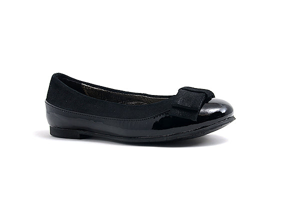 Pliner Jrs PL55-Robine Girls Black Flat Shoe