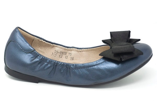 Venettini Girls 55-Tesse Pearlized Blue Leather Flat Shoe