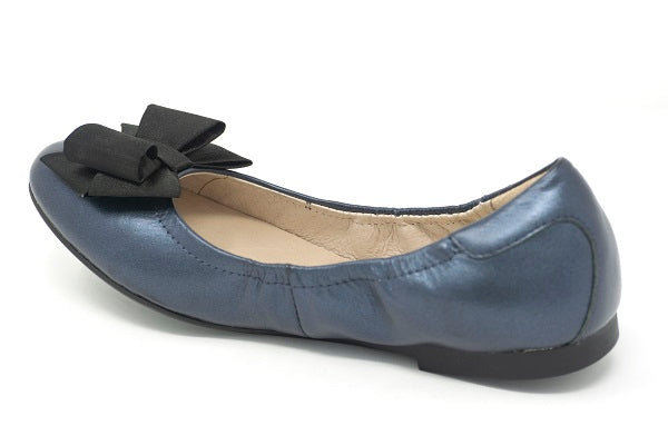 Venettini Girls 55-Tesse Pearlized Blue Leather Flat Shoe