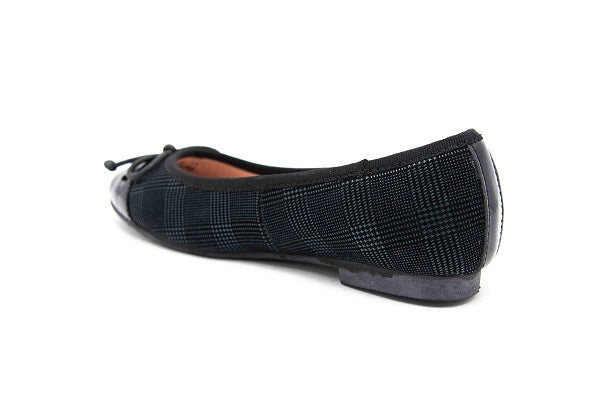 Venettini Girls 44-Libby Black Patent Leather Girls Flat Shoe