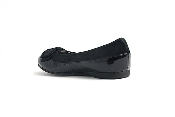 Pliner Jrs PL55-Robine Girls Black Flat Shoe