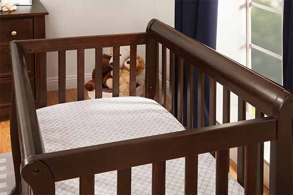 DaVinci Kalani 2-in-1 Mini Crib and Twin Bed in Espresso