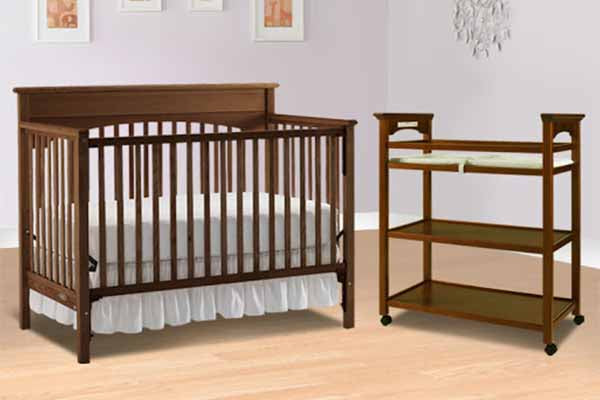 Graco Lauren 2-piece Convertible Crib and Changing Table Set - Cherry