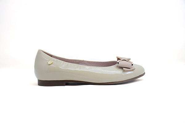 Venettini Girls 55-Darcy 3 Cream Patent Leather Flat Shoe