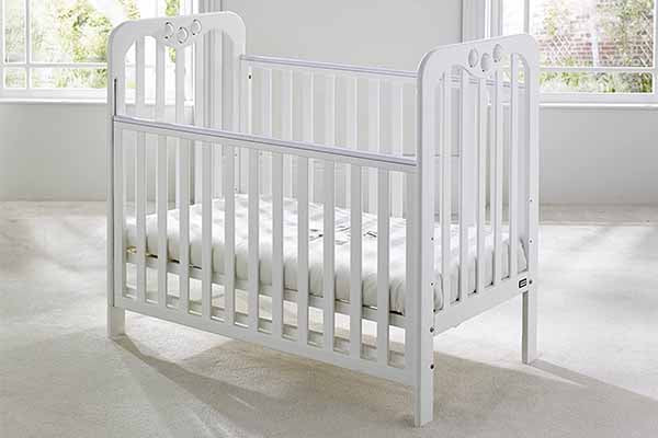 Tutti Bambini Jenny Dropside Cot With Wheels (White)